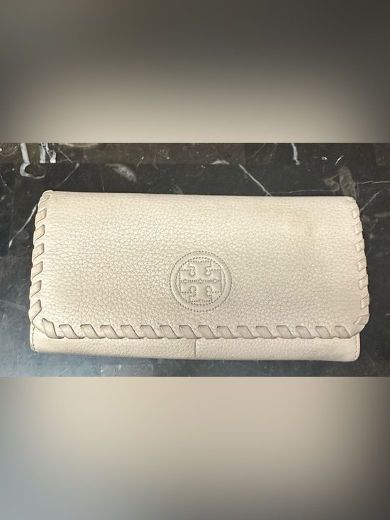 Tory Burch Handbags - EUC TORY BURCH WALLET